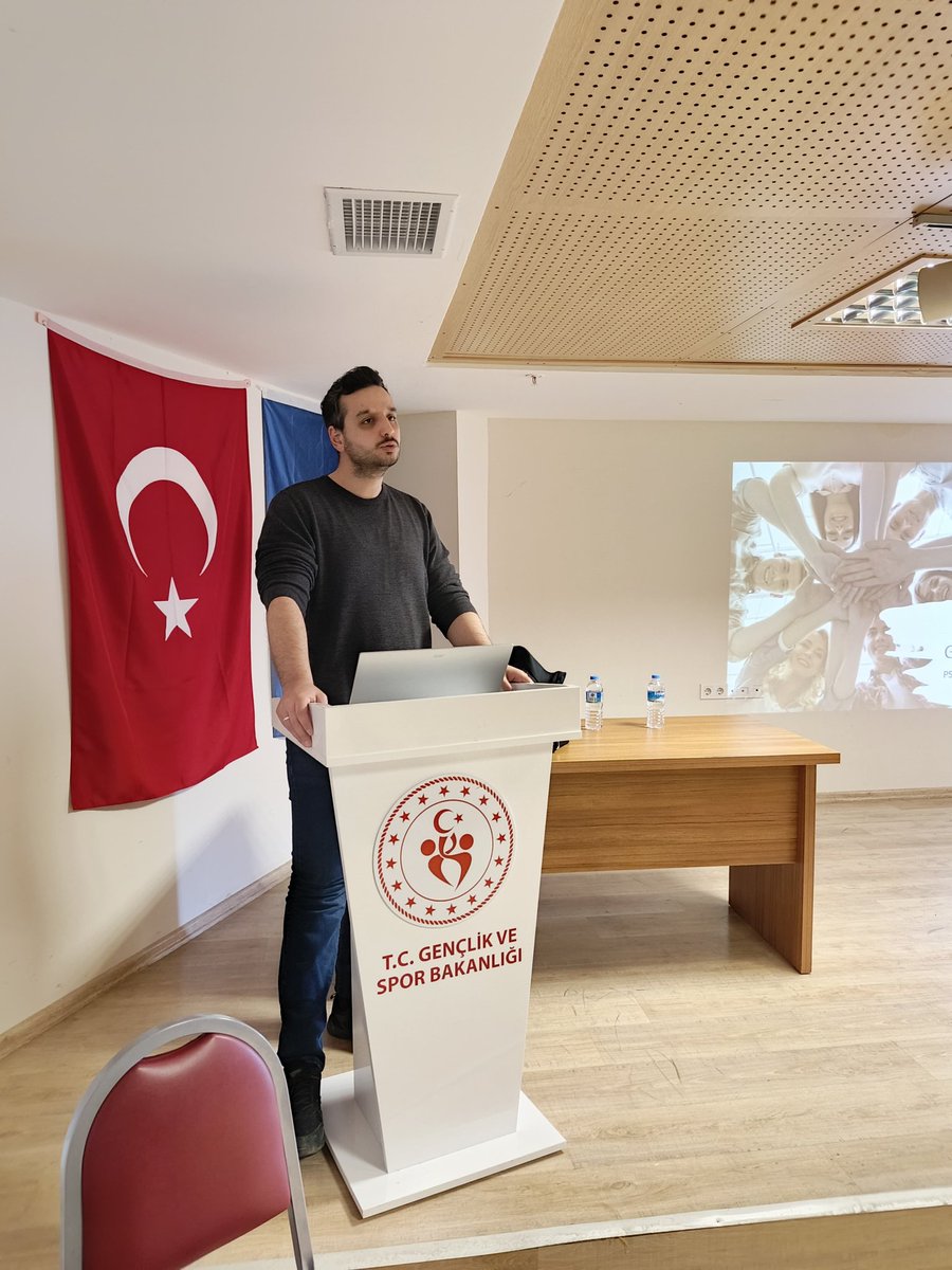 AdanaKYGM's tweet photo. 📍 Kozan Yurdu

​Yurdumuzda barınan öğrencilerimiz ve kurum personelimize yönelik kurum psikoloğumuz tarafından "Gençlik Psikolojisi" konulu bir konferans düzenlendi. 🧠✨

​Gençlerimizin gelişim süreçlerine dair verimli bir buluşma gerçekleştirdik. ✅ https://t.co/1Mzb7Xwjge