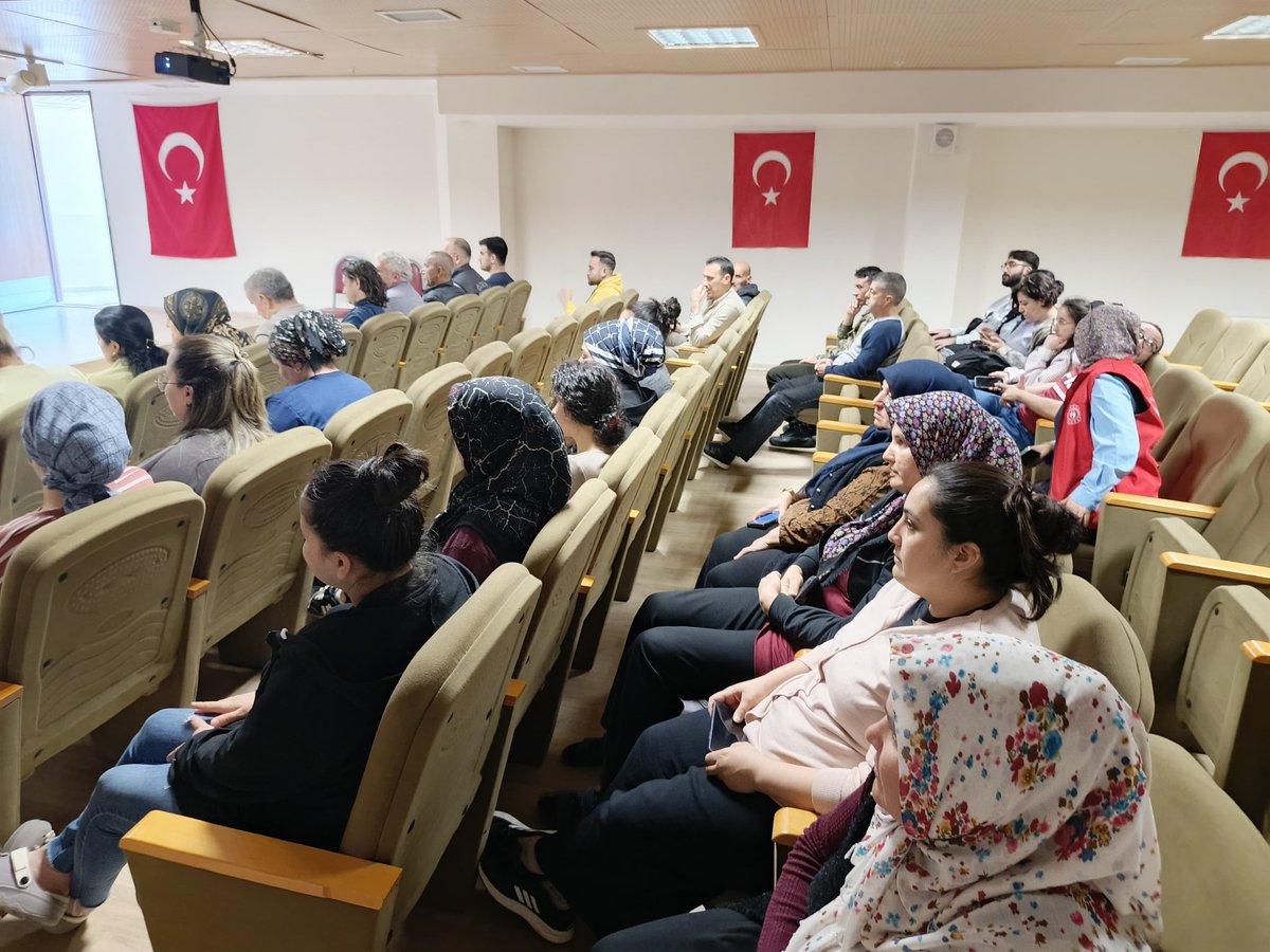 AdanaKYGM's tweet photo. 📍 Kozan Yurdu

​Yurdumuzda barınan öğrencilerimiz ve kurum personelimize yönelik kurum psikoloğumuz tarafından "Gençlik Psikolojisi" konulu bir konferans düzenlendi. 🧠✨

​Gençlerimizin gelişim süreçlerine dair verimli bir buluşma gerçekleştirdik. ✅ https://t.co/1Mzb7Xwjge