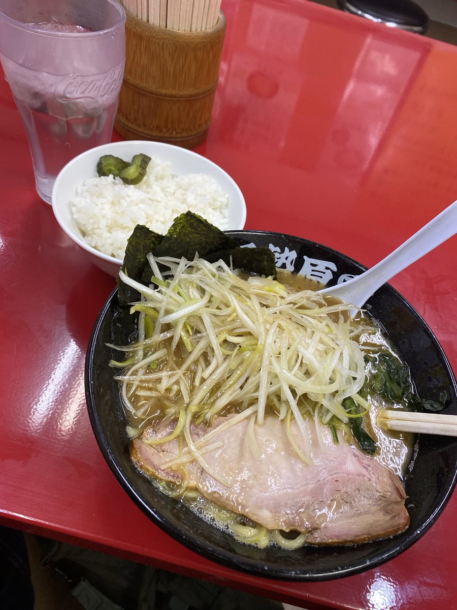 ironobu's tweet photo. #らららラーメン
会計書類作成で電車通勤帰宅時伊勢原　伊勢原家さん　白ネギラーメン＋ライス　いただきました　よくない視力酷使して疲れた身体にビシッと栄養補給　うまい！ご馳走様でした https://t.co/8oot9A7LFK