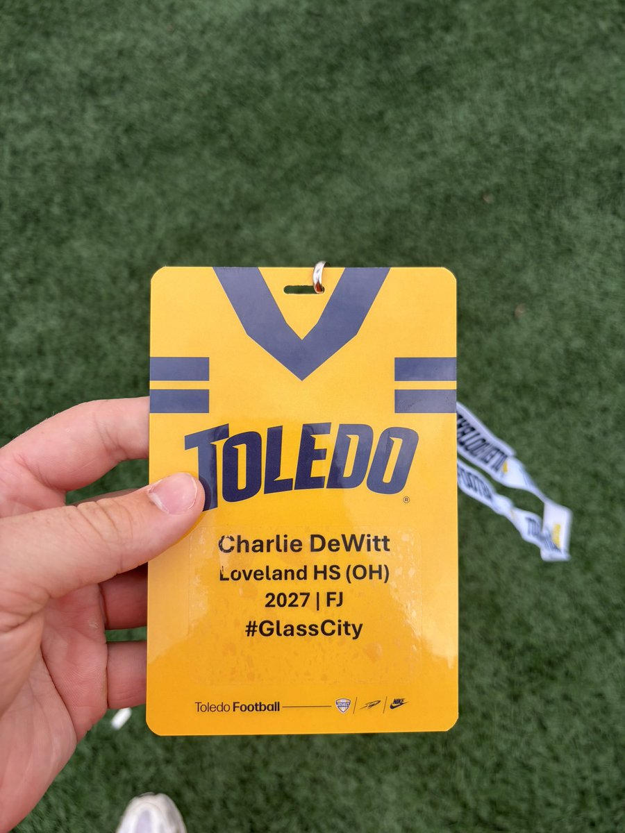 CharlieDeWitt77's tweet photo. Had a great visit at @ToledoFB!! Loved the facilities and high energy practice!! 

@coach_mjacobs @CoachJones_25 @KoryAllen @BrianFolkerts @Rockets_Recruit @KadePelton @LoganM_CFB @RickHaynesLEHS @bobmullins33 @OhiosElite1 @sixstarfootball https://t.co/sHNbGcU1Wd