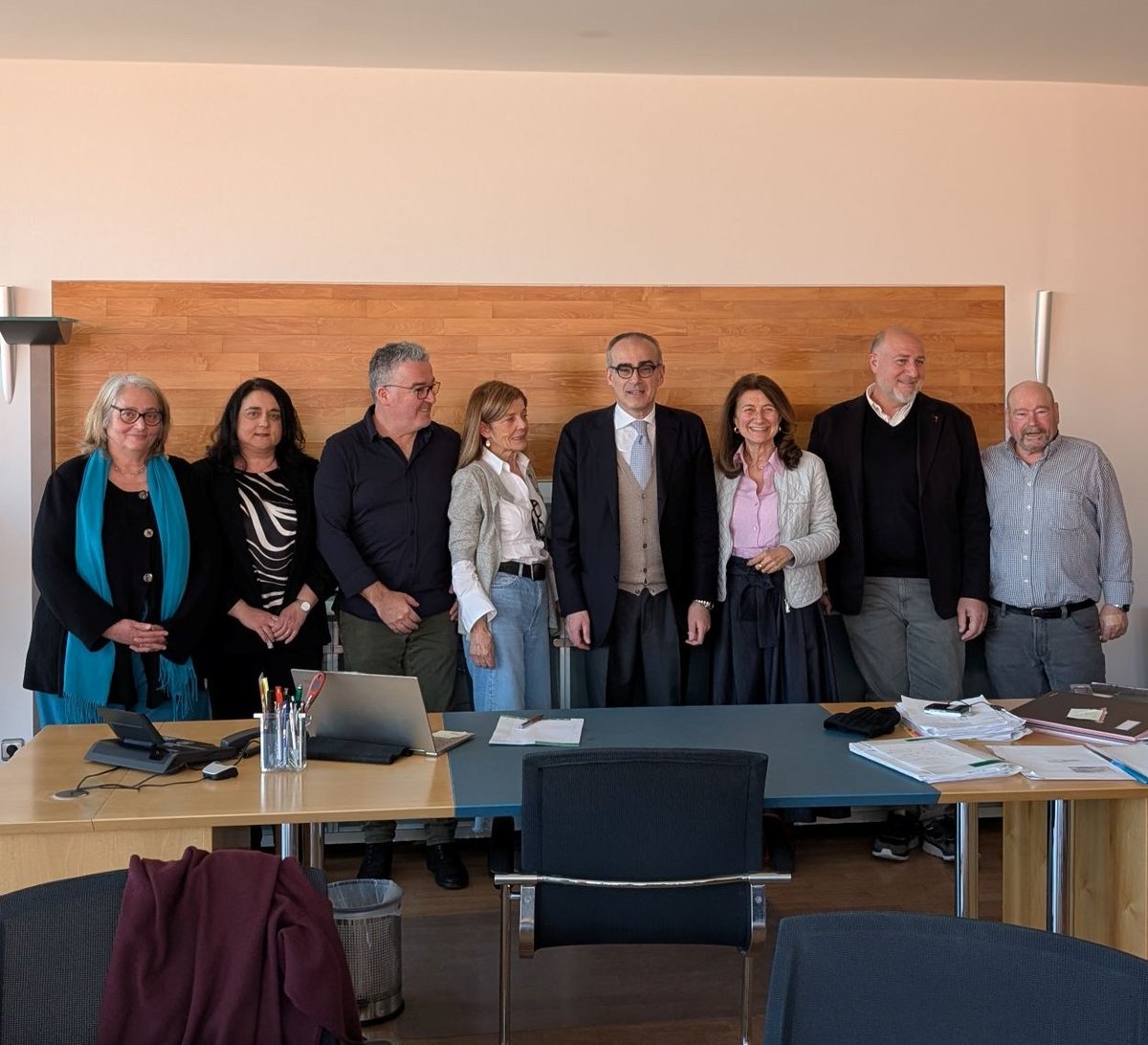 CiaoNico's tweet photo. #Norimberga: Primo incontro del #Console Generale d'Italia a Monaco di Baviera, Fausto #Panebianco, con la comunità italiana della Media e Alta #Franconia e il #COMITES Norimberga 😊🤝🇮🇹 @FaustoPanebian2 https://t.co/pbFnNKetsc