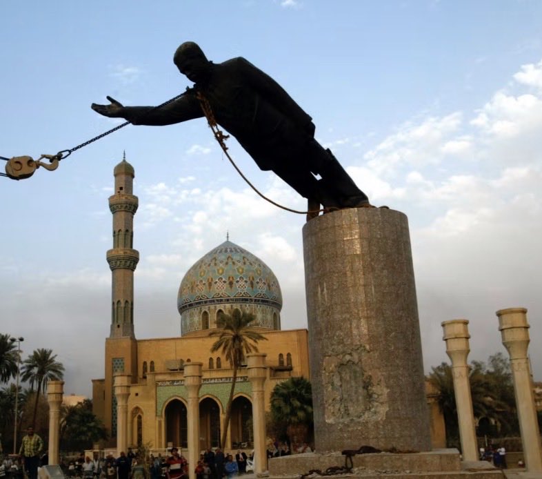 اليوم ذكرى نهاية مرحلةٌ ثقيلة من تاريخ العراق بعدما سقط النظام الذي أنهك البلاد و العباد لعقود. اعتقد العراقيون حينها أن فجرًا جديدًا يلوح في الأفق، وأن الوطن سيلتقط أنفاسه ويبدأ طريق النهوض و التنمية، لكن الواقع كشف أن الرحلة نحو الاستقرار  كان أكثر تعقيدًا وصعوبة.