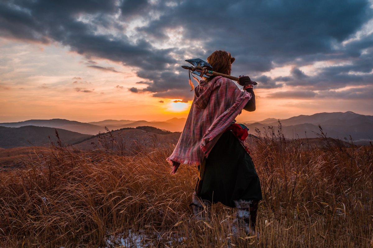 記憶、歴史、名誉…。

すべては故郷の土に置いてきた。

目の前には、ただ広大な荒地が横たわっている。

何をするも自由。

突き抜ける風の冷たさが、今は心地よい。

私を拒むものはない。

ただ地平を征く。

📷<a href="/Akatsuking5/">あかつき@撮影の依頼募集中</a>