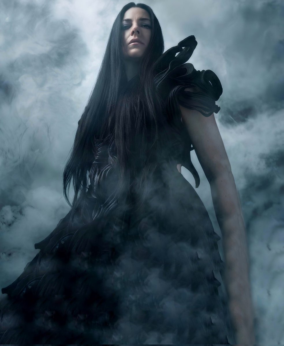 só consigo pensar em Sanctuary porra caralho evanescence vai se fuder