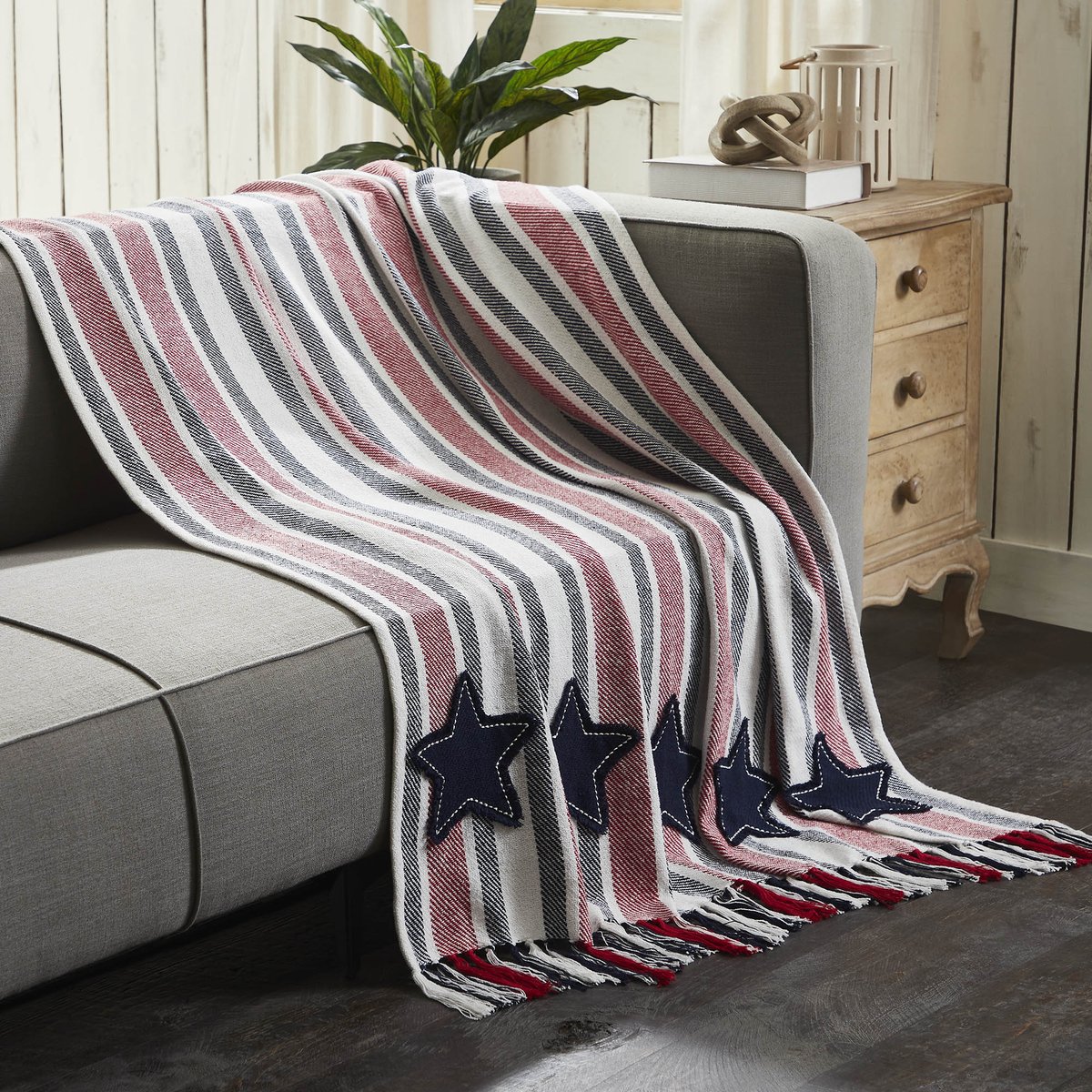 lange_store's tweet image. Wrap yourself in patriotic charm with the Americana Stars Woven Throw. Find it Online Here: langegeneralstore.com/collections/th…

#throwblanket #throw #homedecor #PatrioticDecor #americanadecor