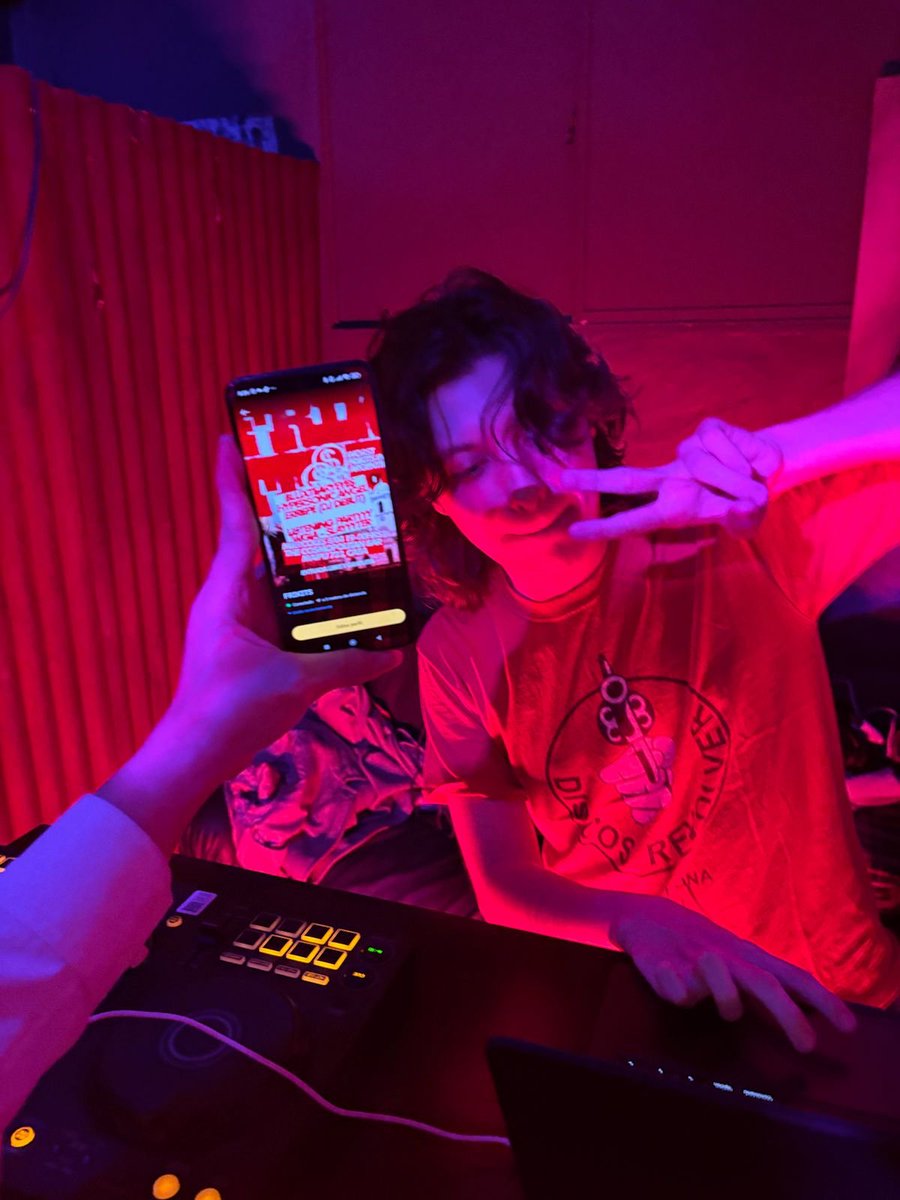 itserrepe's tweet image. la tracklist de ayer gracias a los que cayeron y si se lo perdieron Lastima a llorar a la iglesia gracias de vuelta a blux y a maxi grabacion #soon