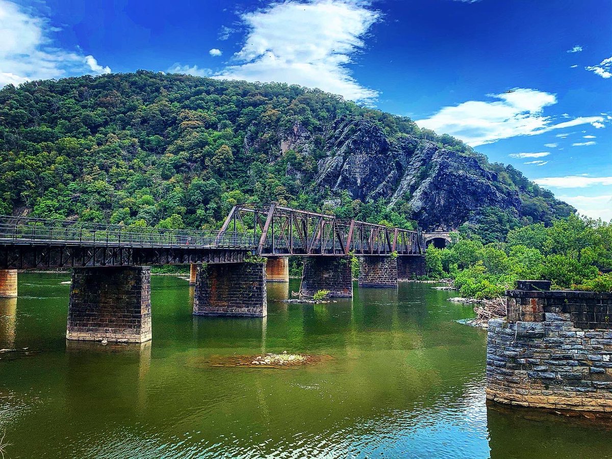 The Hiking Lawyer tweet media