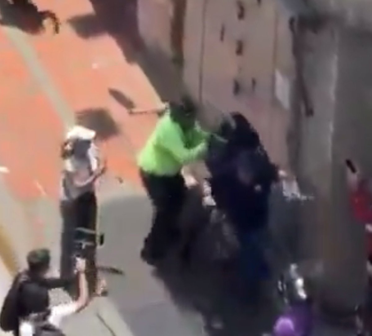 Alinstante tweet media