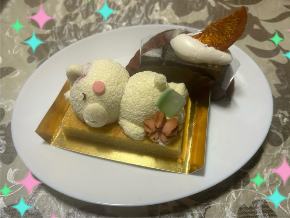 argemignon8106's tweet photo. 4月５日、お花見🌸行ってきたよ🐶
ご近所のお友達のチャチャくんとティアラちゃんと💖テラス席でお茶しました☕️フルーレットドゥースのお休みくまちゃんケーキ🐻買いました🍰
ホワイトチョコムースが濃厚ですごく美味しかったです🍓 https://t.co/UqCAL0GYEG