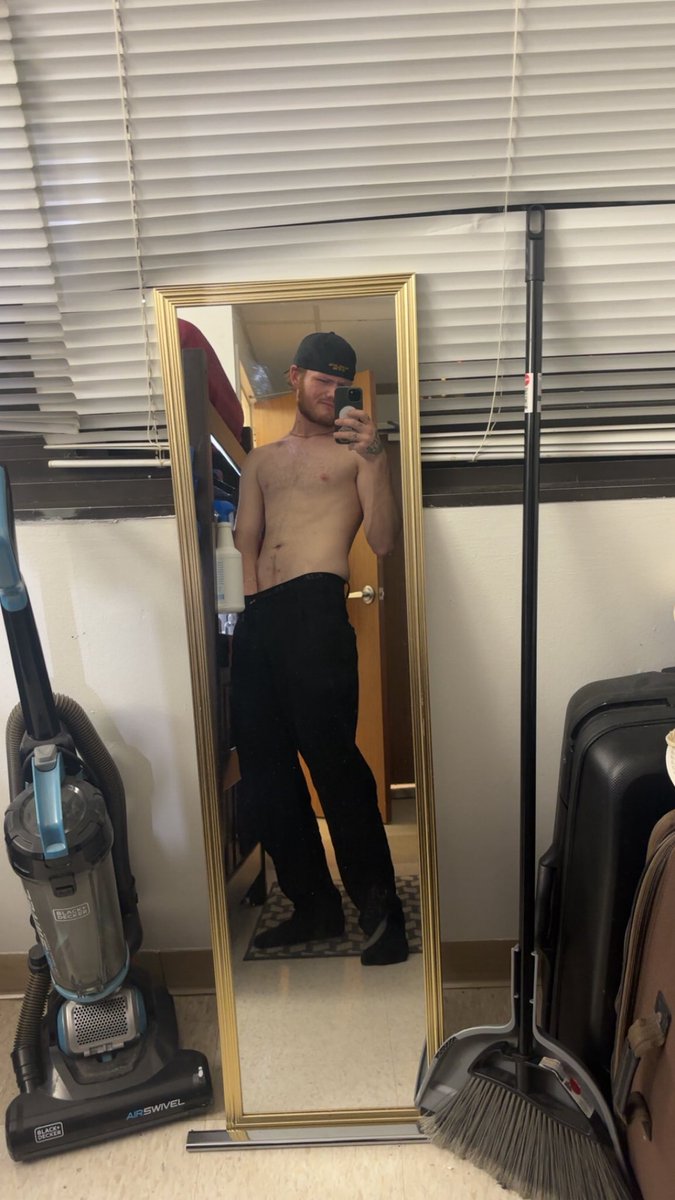 iamphasma69's tweet photo. I’m hot and single wtf is up #gaysingle #gaynsfw #nsfw #GayVibes https://t.co/UU5mR7W26m