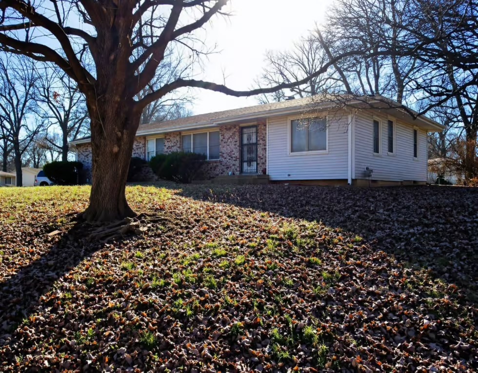 BBRealtyAuction's tweet image. 🚨 Flippers, Developers &amp;amp; First-Time Buyers Alert!

Raytown, MO home coming up for auction soon.
Large yard, quiet neighborhood, strong potential.

💬 Early offers may be considered before auction.
Details coming soon.

#RaytownMO #KansasCityRealEstate #Auction