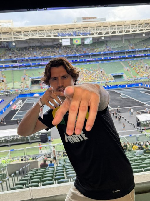 Kaiki Pinecio Reis 🇫🇷 tweet media