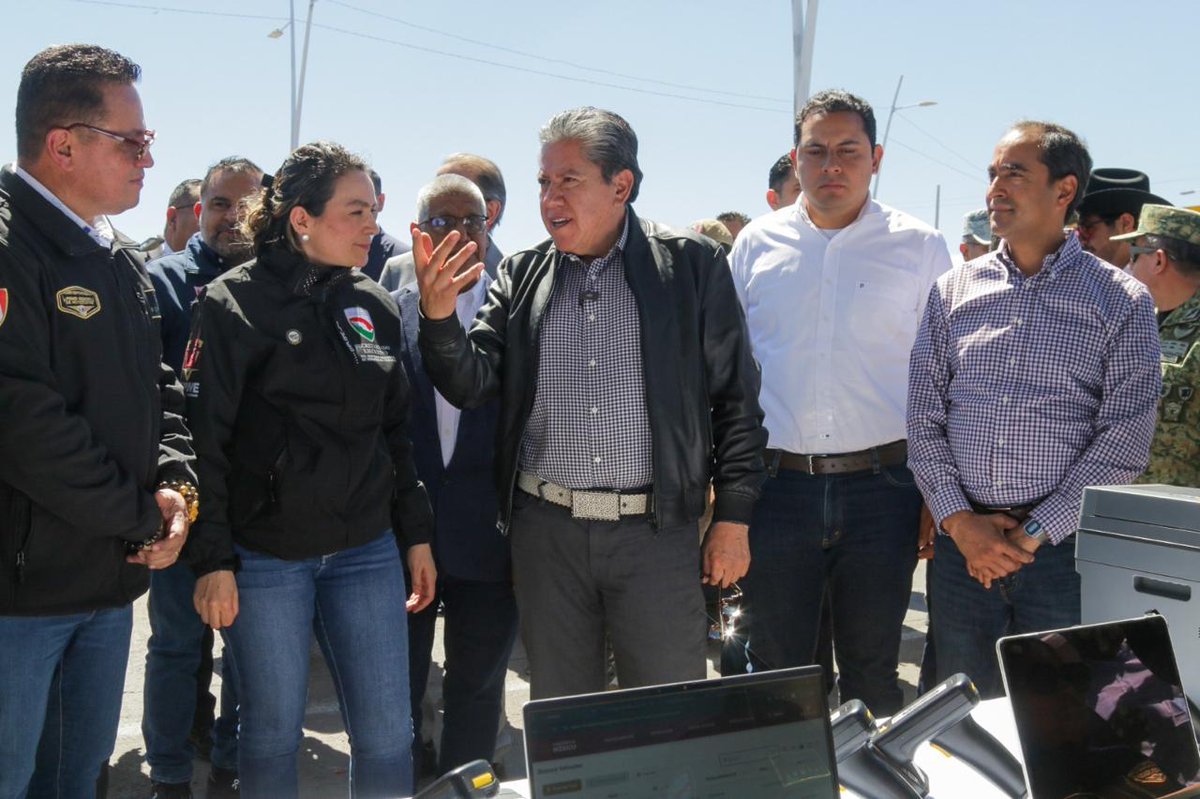 SESNSP's tweet photo. 🚗 📡 Iniciamos el Modelo de Fortalecimiento del Registro Público Vehicular #REPUVE en #Zacatecas, en un evento encabezado por el gobernador @DavidMonrealA, se pusieron en marcha 113 arcos de monitoreo en la entidad.

Este esfuerzo coordinado entre el @gobiernozac y la federación impulsa el uso de tecnología avanzada para reforzar la seguridad pública y contribuir a la construcción de la paz en el país.
#Seguridad #ConstruyendoLaPaz