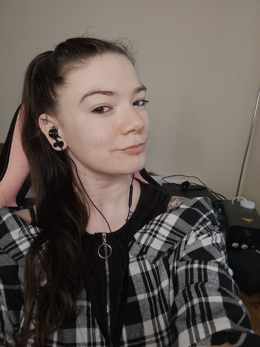 Ember | Little streaming bean 🫘 tweet media