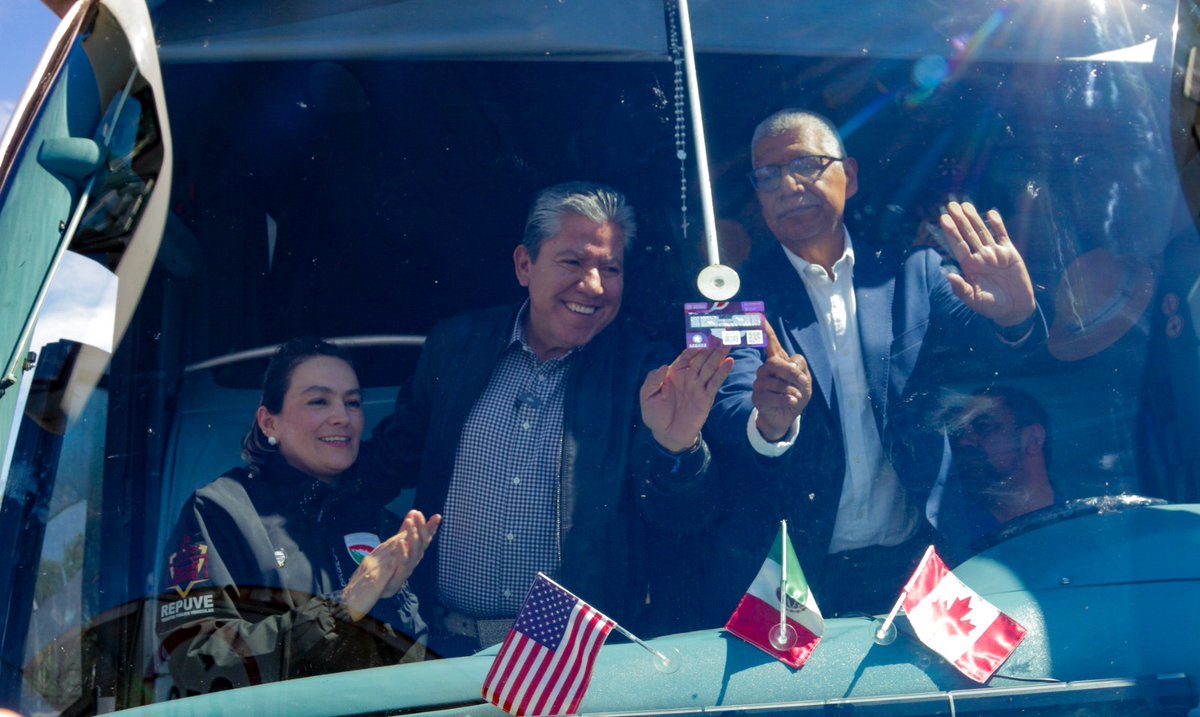SESNSP's tweet photo. 🚗 📡 Iniciamos el Modelo de Fortalecimiento del Registro Público Vehicular #REPUVE en #Zacatecas, en un evento encabezado por el gobernador @DavidMonrealA, se pusieron en marcha 113 arcos de monitoreo en la entidad.

Este esfuerzo coordinado entre el @gobiernozac y la federación impulsa el uso de tecnología avanzada para reforzar la seguridad pública y contribuir a la construcción de la paz en el país.
#Seguridad #ConstruyendoLaPaz
