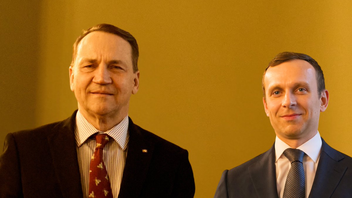 DataWalk's tweet photo. Poland’s Minister of Foreign Affairs, @sikorskiradek  met with DataWalk CEO, @wieczynskipawel.  The discussion focused on the growing role of Polish technologies in strengthening Europe’s digital sovereignty. https://t.co/x6uCv5kdH0