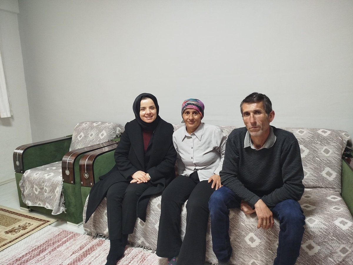 AtkaracalarK's tweet photo. Kaymakamımız Sn. Saliha KARATAŞ ilçe genelinde gerçekleştirdiği hane ziyaretleri kapsamında Kaymak ailesine misafir oldu. Ziyaret sırasında vatandaşlarımızın talep ve ihtiyaçları yerinde dinledi. https://t.co/ji5KOSeHSB