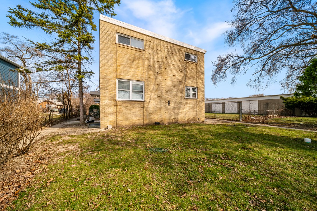dhengelmann's tweet photo. Newly Rehabbed Fee Simple Townhome in Evanston, Open House Sat/Sun 12-2 #kalerealty #evanstonrealestate #evanstonhomes #evanstonrealtor #evanstonrealestateagent #realestateagent #evanston #Homeforsale #Broker #Properties #Listing #homesforsale #realestate #realtor #townhouse https://t.co/I3e3UGhEE4