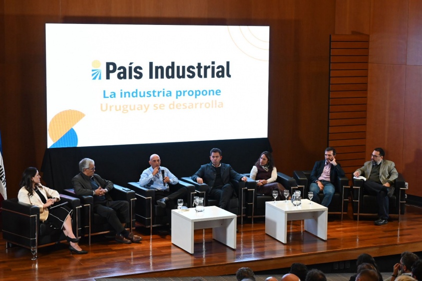 ➡️Compartimos la nota de <a href="/MonteCarlo930/">Radio Monte Carlo</a> acerca del lanzamiento del proyecto #PaísIndustrial que llevamos adelante junto con <a href="/CuestaDuarte/">Instituto Cuesta Duarte</a> del <a href="/PITCNT1/">PIT CNT</a>, con el financiamiento de <a href="/INEFOPoficial/">INEFOP</a>. 

El proyecto integra 𝐢𝐧𝐯𝐞𝐬𝐭𝐢𝐠𝐚𝐜𝐢𝐨́𝐧, 𝐝𝐢𝐚𝐠𝐧𝐨́𝐬𝐭𝐢𝐜𝐨 𝐲