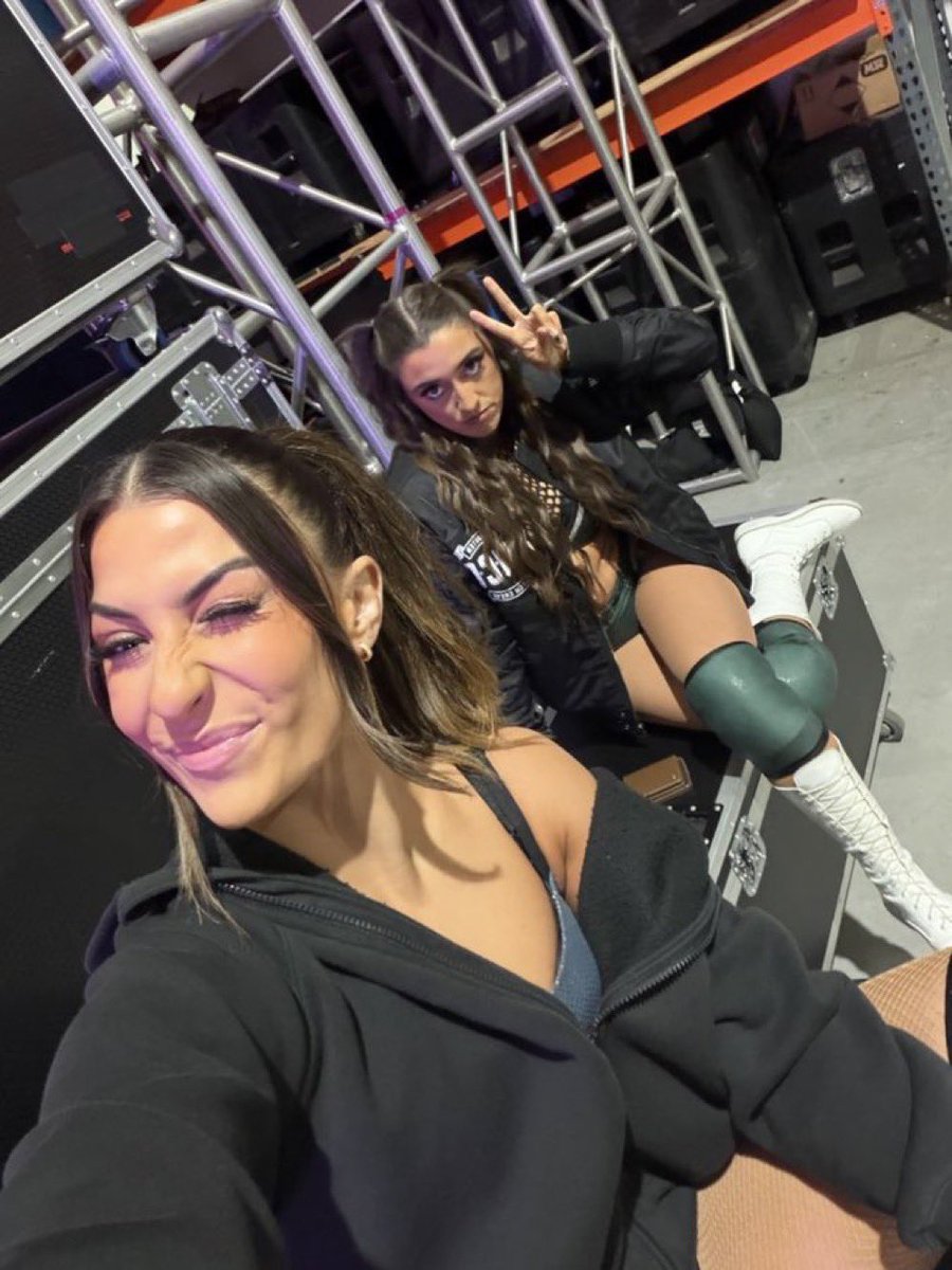 𝐀𝐥𝐰𝐚𝐲𝐬 𝐄𝐯𝐨𝐥𝐯𝐞 ༆ Not @KendalGreyWWE tweet media