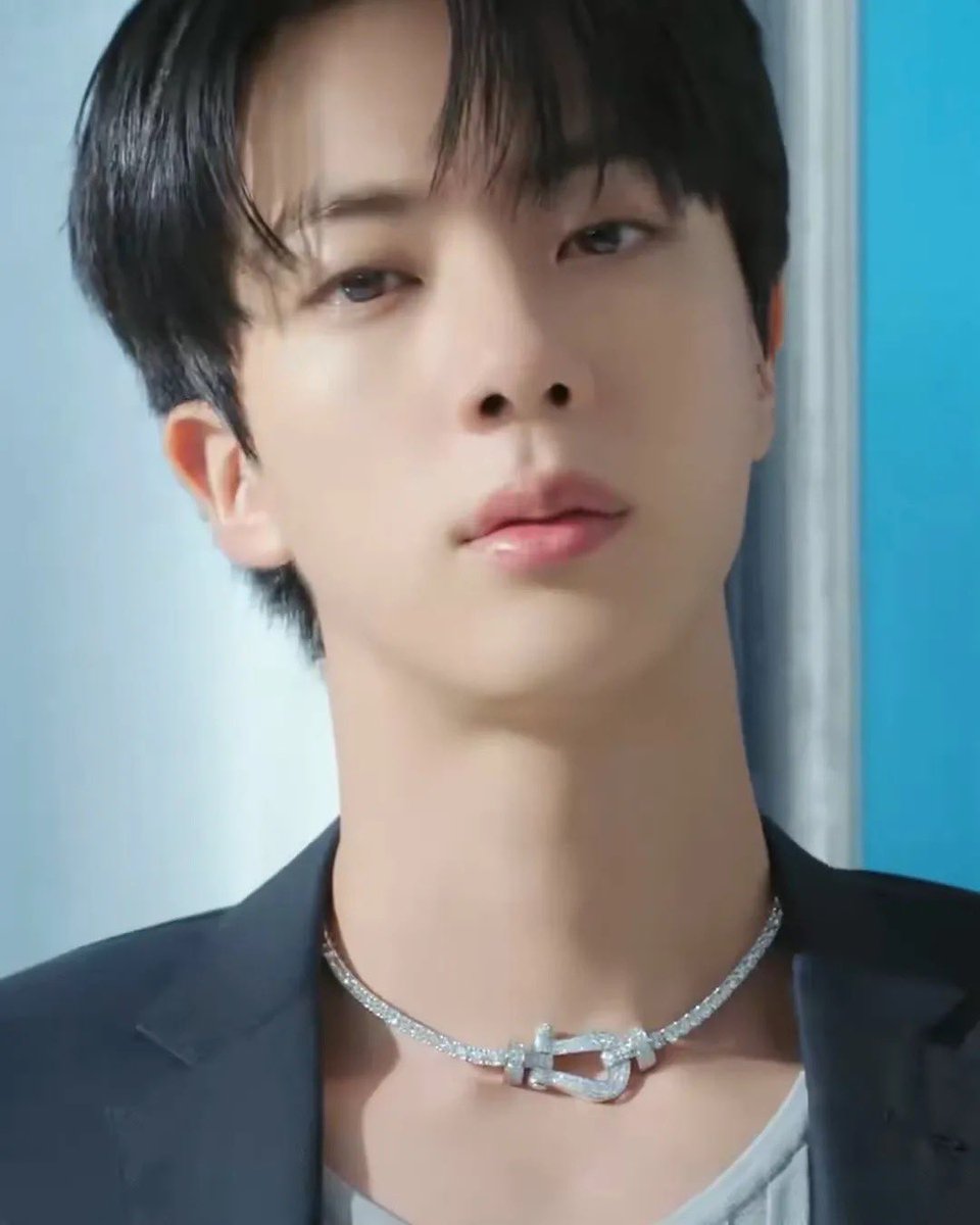 Whether he’s tailored to perfection in a sharp suit or keeping it effortless in casual wear, Seokjin proves he is the ultimate Fred Jewelry ambassador. 

#JinxFREDJewelry 
#FREDJewelry