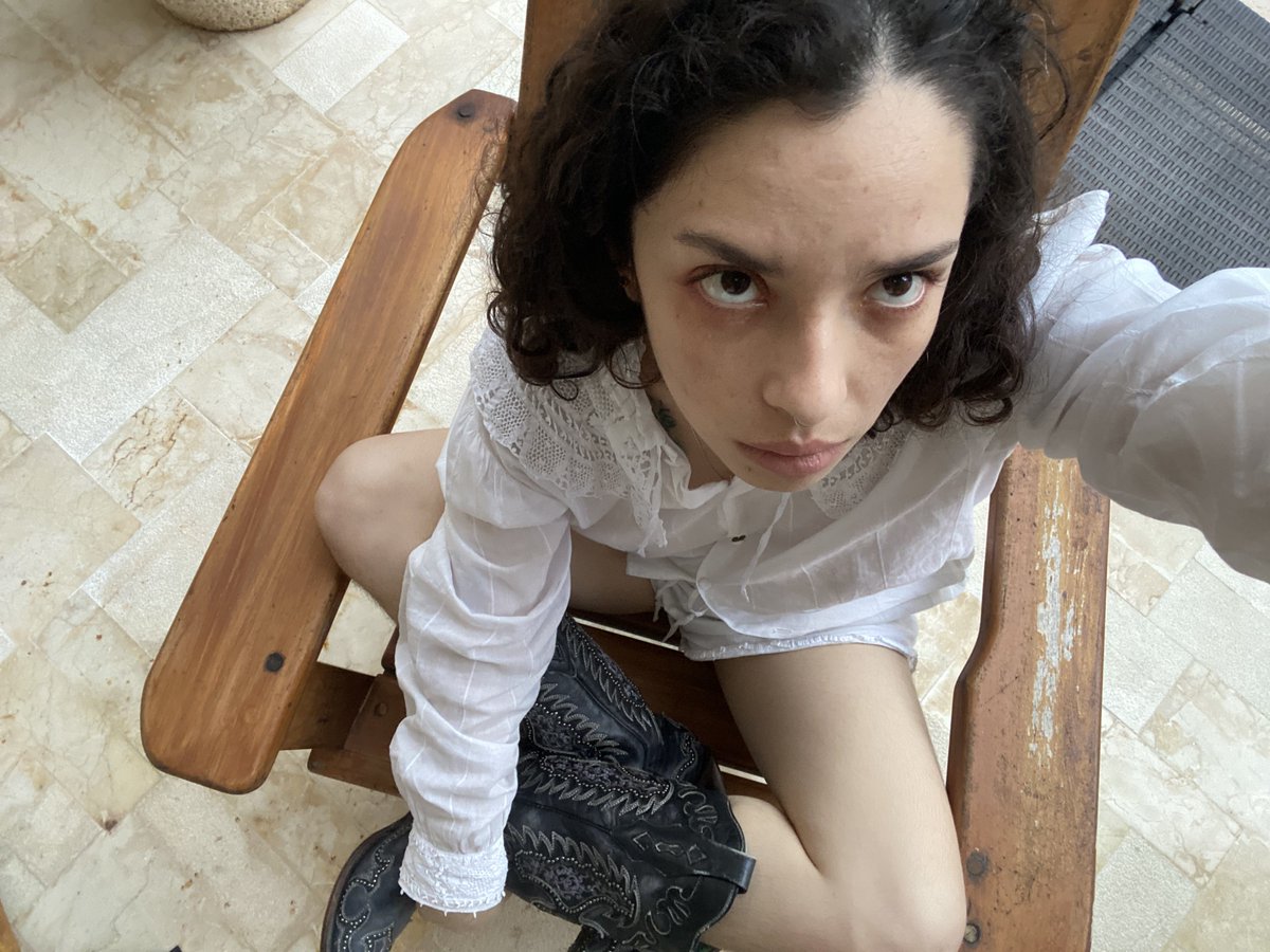 resaca de champán tweet media