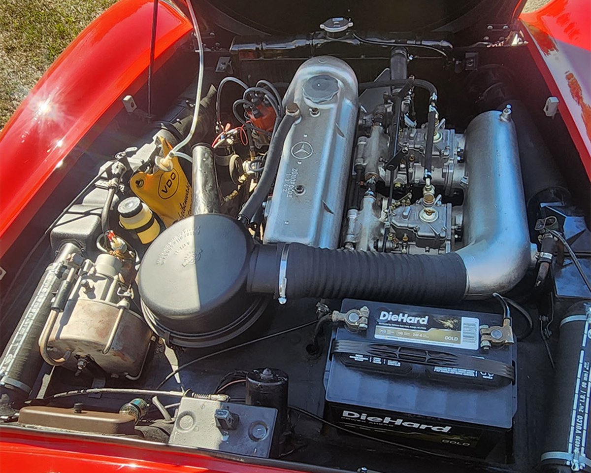 Barrett_Jackson's tweet image. Vintage #Mercedes, pure and simple. This 1959 @MercedesBenz #190SL #roadster is powered by a matching-numbers 1895cc inline four-cylinder engine. See it cross the block with No Reserve at the 2026 #PalmBeach Auction, April 16-18.

Learn more: bit.ly/PB26TW-1959Mer…