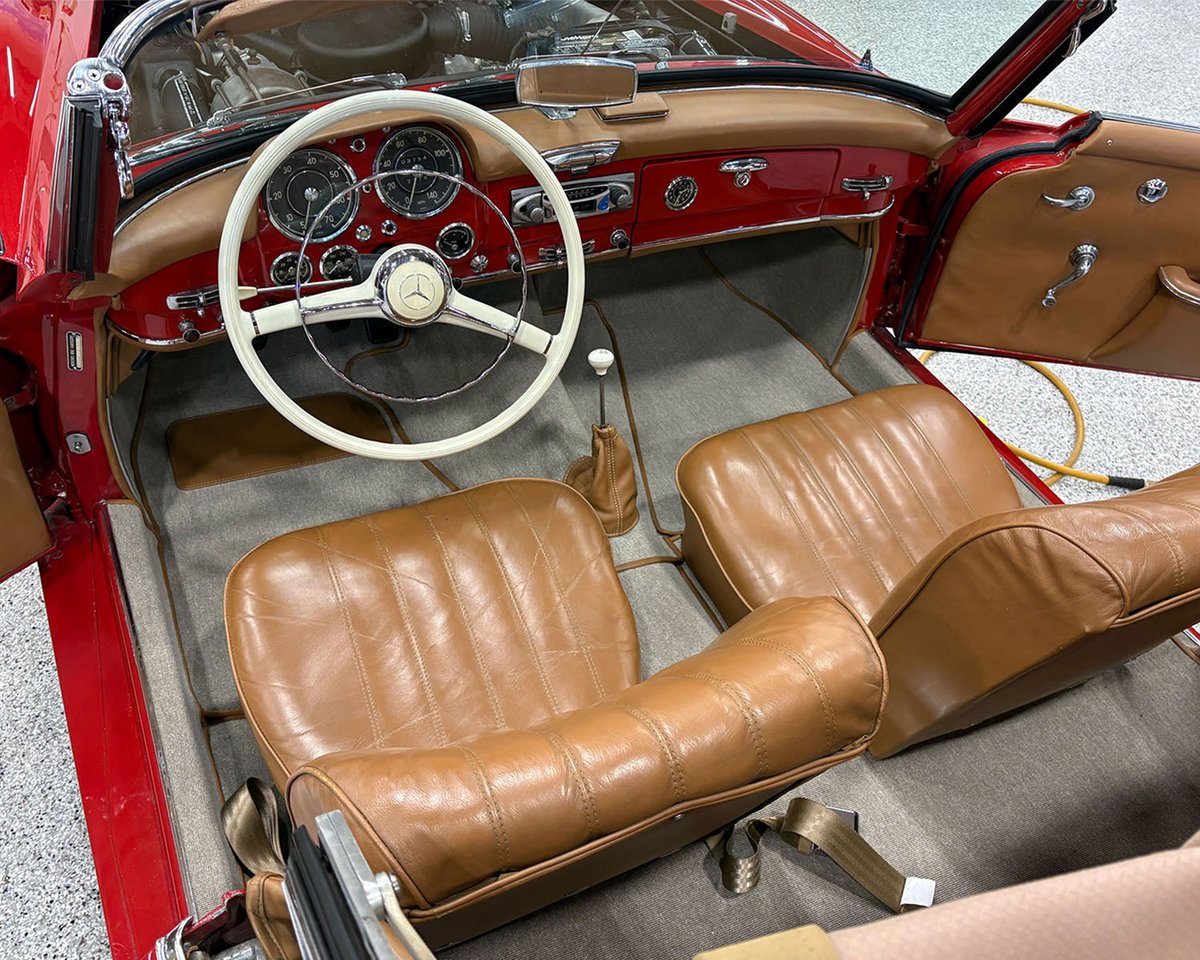 Barrett_Jackson's tweet image. Vintage #Mercedes, pure and simple. This 1959 @MercedesBenz #190SL #roadster is powered by a matching-numbers 1895cc inline four-cylinder engine. See it cross the block with No Reserve at the 2026 #PalmBeach Auction, April 16-18.

Learn more: bit.ly/PB26TW-1959Mer…
