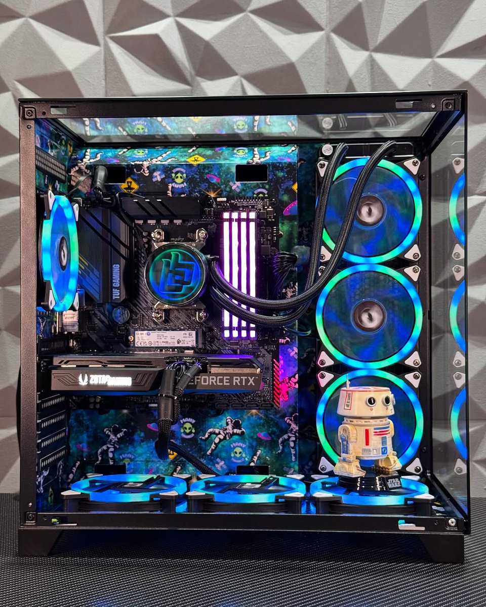 ZOTAC_USA's tweet image. An incredible🤩 cosmic-themed 🌌✨ build powered by the rocket ship of a card, the ZOTAC GAMING GeForce RTX 3070 GDDR6 Twin Edge.⚡💫

📷 IG: brocbyte

#RTX3070 #RTX30 #TwinEdge #GPU #Tech #PCHardware #PCComponents #GamingPC #PCBuild
