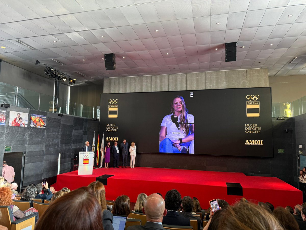 fpadelcyl's tweet image. Con nuestra presidenta @bitxoribb , @padelcyl estuvo en la Gala Mujer, Deporte y Cáncer 2026 @coe_es 💪🎗️
 Un encuentro con líderes del deporte que demuestra cómo el pádel genera esperanza y transforma vidas. 🌟
#FEP #padelcyl