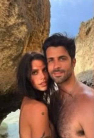 Rosy2001 tweet media