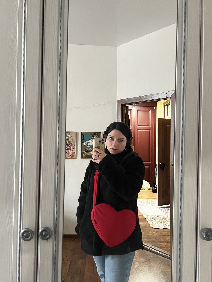 дартемівна tweet media