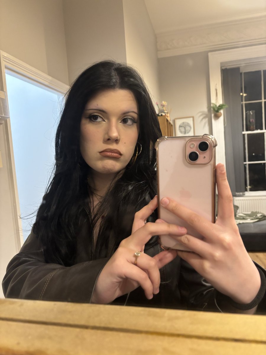 emmie 🦦 follow limit ! tweet media