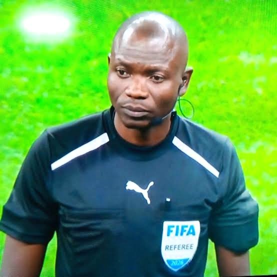 DrcpostC50910's tweet photo. âœâœ ##Mondial2O26 : l'international congolais Jean-Jacques #NDALA ne fait pas partie de 52 arbitres centraux retenus pour le #Mondial, au motif des incidents survenus lors de la finale de la derniĂšre #CAN au Maroc. @fifamedia
@FecofaRdc @CharlesMbuya
Journaliste Welcome NGIMBI https://t.co/3LOJDp6nuQ