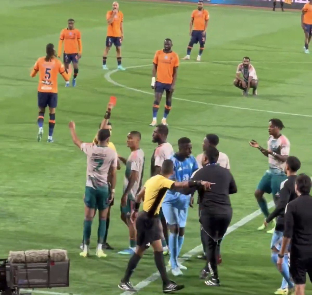 باسل 📊 tweet media