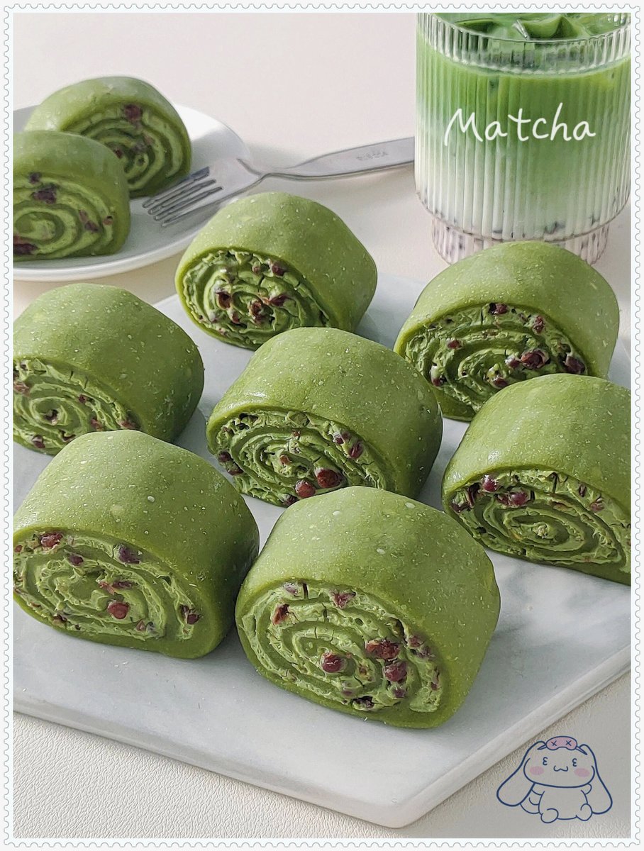 Luppy22's tweet photo. Baked matcha scones with clotted cream u0026 red bean—soft, fragrant, u0026 perfect for afternoon tea!  Tried a new kneading trick today, and the texture’s chef’s kiss https://t.co/dAKPDP5BGO
