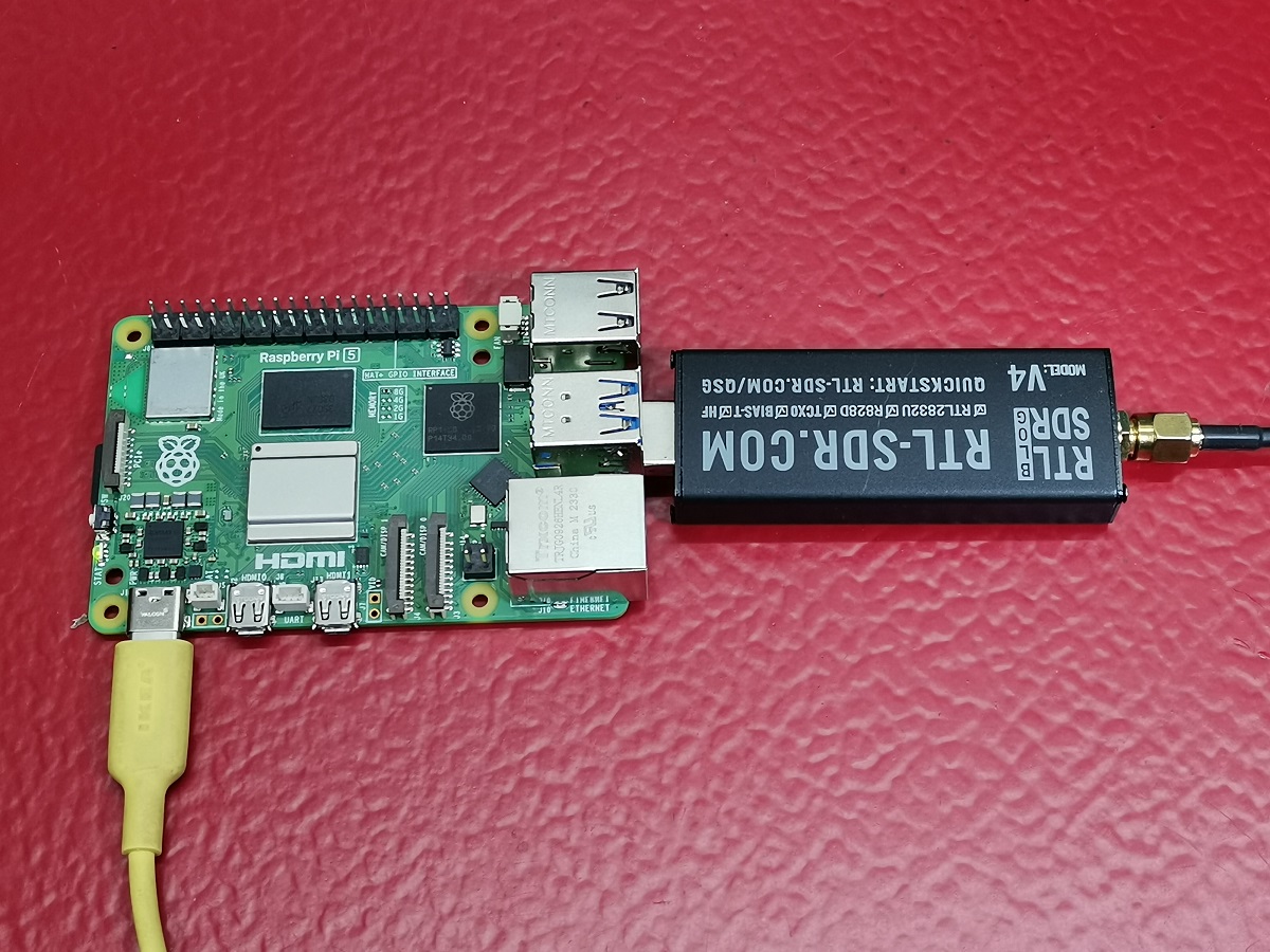 MakerIO's tweet image. OpenWebRX - Simplest @Raspberry_Pi + RTLSDR Web SDR Radio bit.ly/3HjonXO  

#raspberrypi #radio