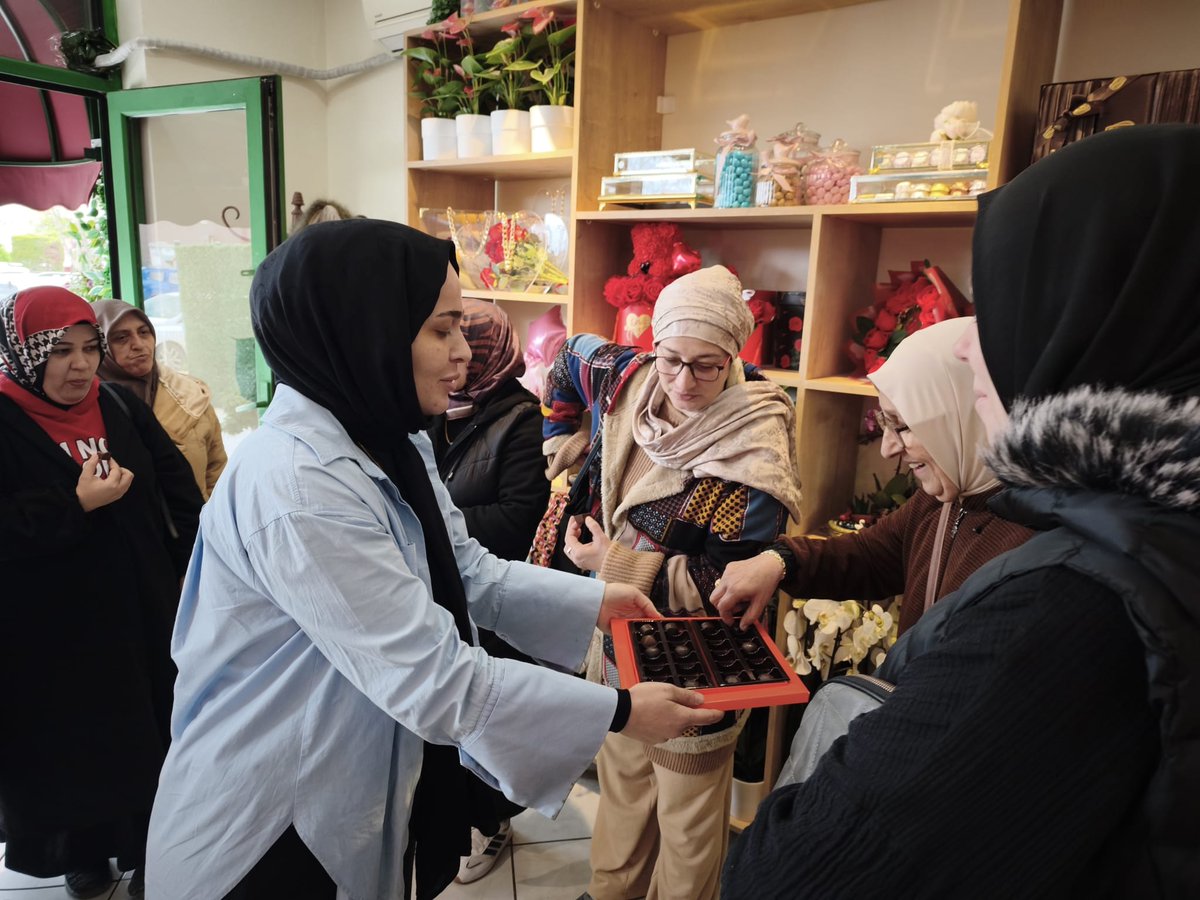 akpartikadinko1's tweet photo. Kadın emeği, genç azmi ve girişimcilik ruhu Gölcük’te çiçek açtı! 
Genç kızlarımızın açtığı bu güzel dükkânın hayırlara vesile olmasını diliyor, başarılarının daim olmasını temenni ediyoruz.

@tugbaisikercan 
@akkadingm 
@yyaseminozdemir 
@akkadinkocaeli
@Mehves3 https://t.co/uPAAcvEKpQ