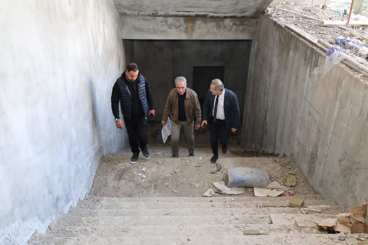 elazigmem's tweet photo. l Millî Eğitim Müdürümüz Sayın Beraat ŞAHİN, yapımı devam eden Elazığ İl Millî Eğitim Müdürlüğü Hizmet Binası inşaat alanında incelemelerde bulundu.
Çalışmaları yerinde değerlendiren Müdürümüz ŞAHİN, sürece ilişkin yetkililerden bilgi aldı. @tcmeb @SahinBeraat https://t.co/2DuBXl4I1e