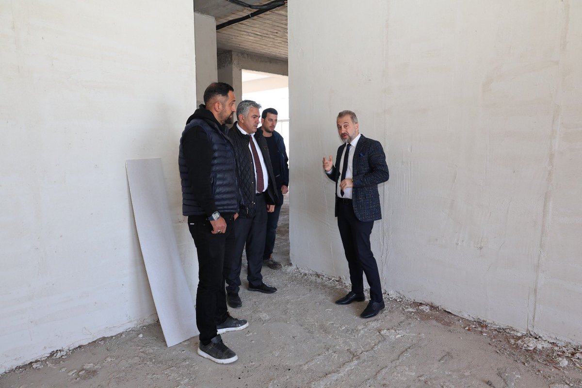 elazigmem's tweet photo. l Millî Eğitim Müdürümüz Sayın Beraat ŞAHİN, yapımı devam eden Elazığ İl Millî Eğitim Müdürlüğü Hizmet Binası inşaat alanında incelemelerde bulundu.
Çalışmaları yerinde değerlendiren Müdürümüz ŞAHİN, sürece ilişkin yetkililerden bilgi aldı. @tcmeb @SahinBeraat https://t.co/2DuBXl4I1e