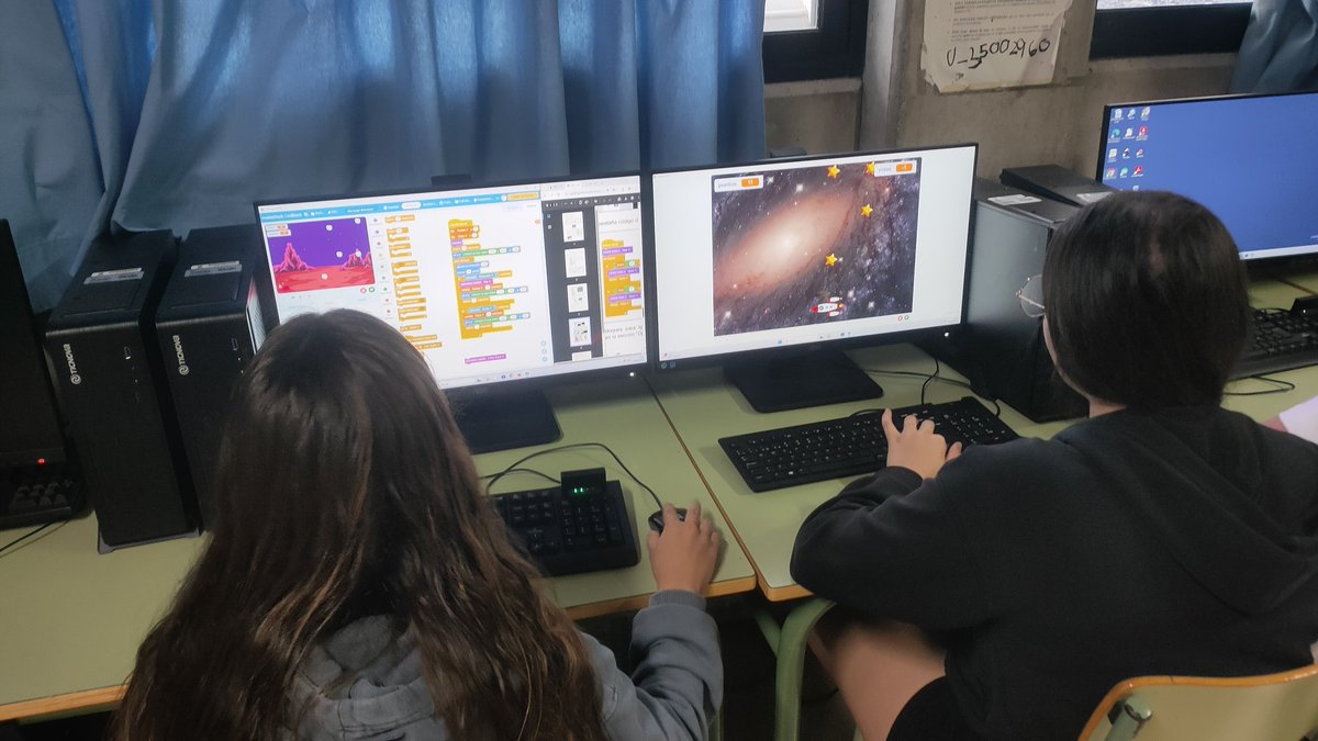 franhh's tweet photo. Actividades de programación con #Scratch desarrolladas por nuestros alumnos y alumnas de 2ESO durante esta semana con motivo de la celebración en nuestro centro @ieslaminilla del #DiaDelCielo https://t.co/JOIgnyiQDX
