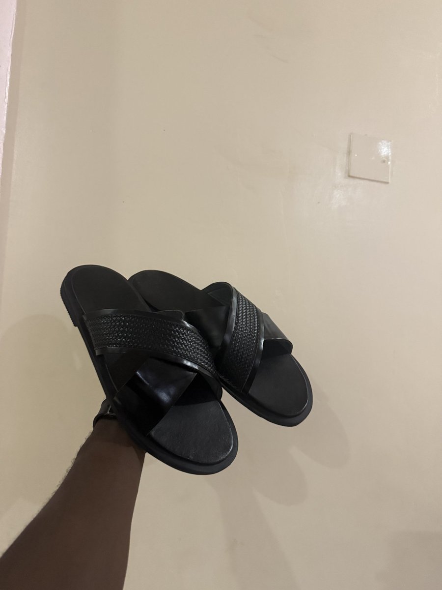 Neat and classy criss cross design 🔥 

#footwear 
#slides
