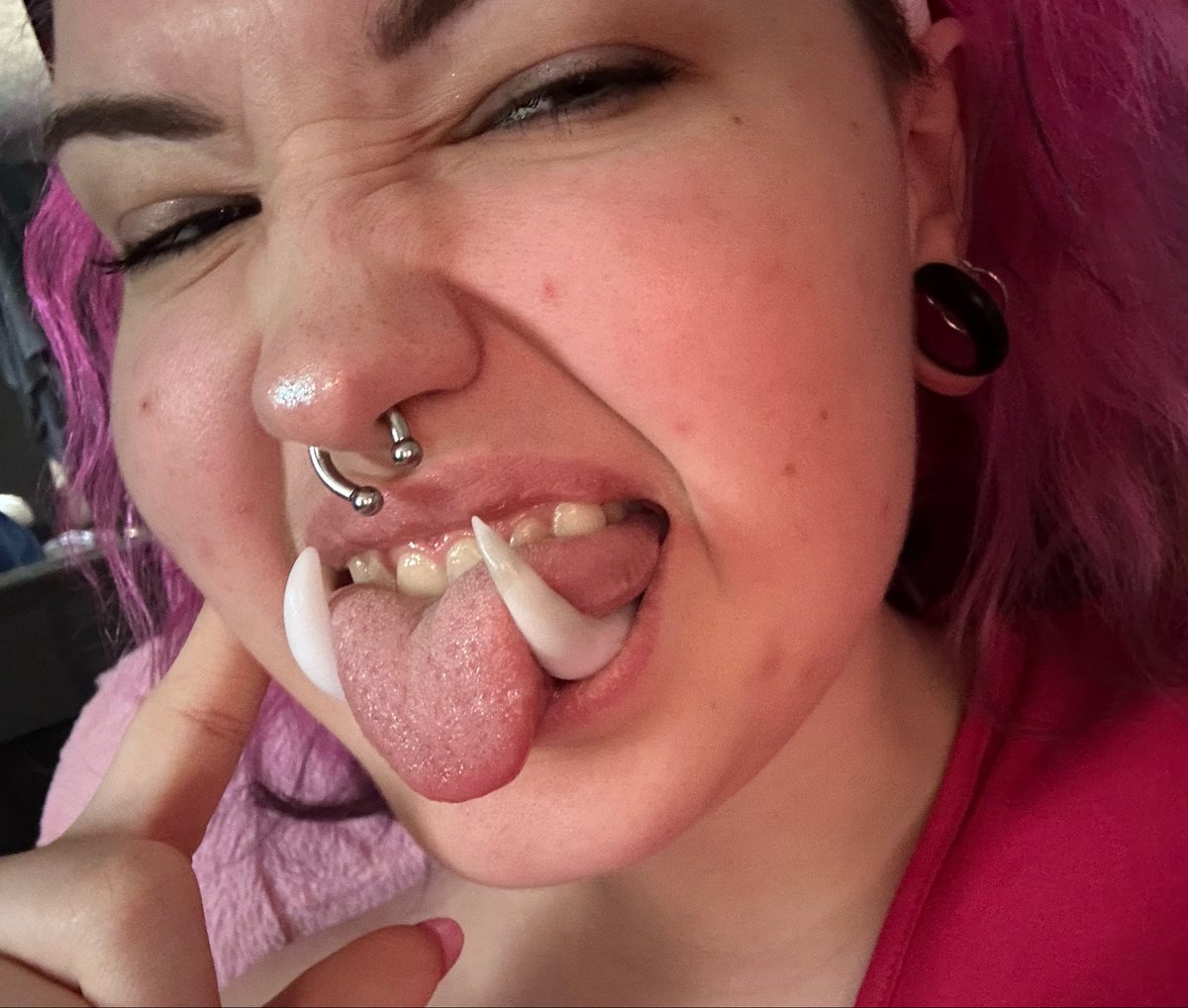 buicefuel's tweet photo. found the orc teeth i made and now all i wanna do is paint myself green and be cunty💔 https://t.co/9jA6i3aAte