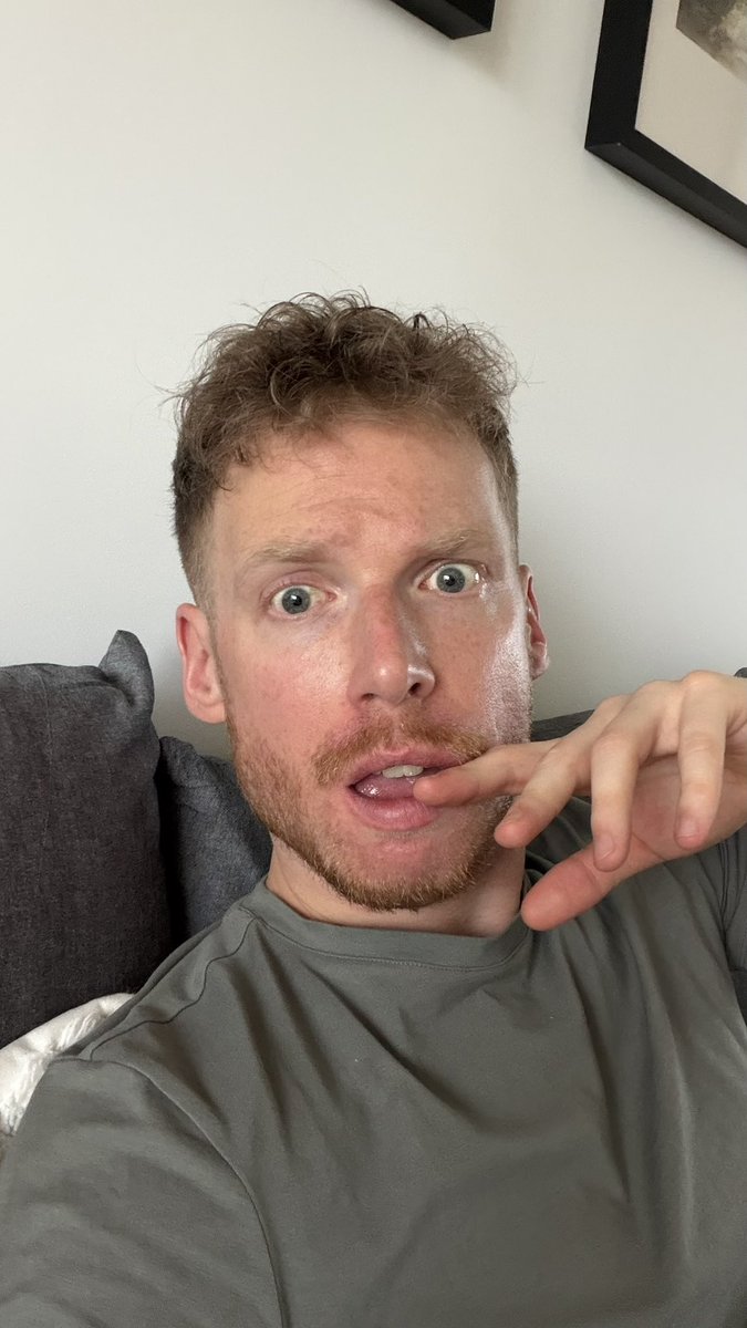 anthographe's tweet photo. Ma tête quand je vois les faux comptes qui disparaissent du compteur de followers 🤣 https://t.co/tvlUYsLdQd