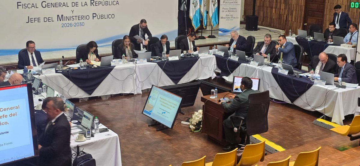 #AhoraLH | El aspirante Estaban Emanuel Celada Flores presenta su plan de trabajo ante la Comisión de Postulación para integrar la nómina de candidatos a Fiscal General.

✍️📹: Sergio Osegueda/LH