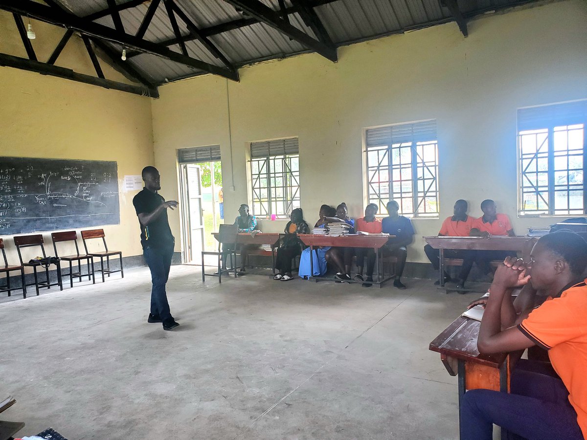 Chriskaahwa1's tweet photo. On Tue. 7th/04/26, I had the privilege of facilitating a scholarship information session at Ruteete SSS, Kabarole. From the session, former students, candidates &amp;semi-candidates were informed about scholarships like @MCFMakerere &amp;Africa Climate Collaborative to study at @Makerere https://t.co/ifXwpe2905