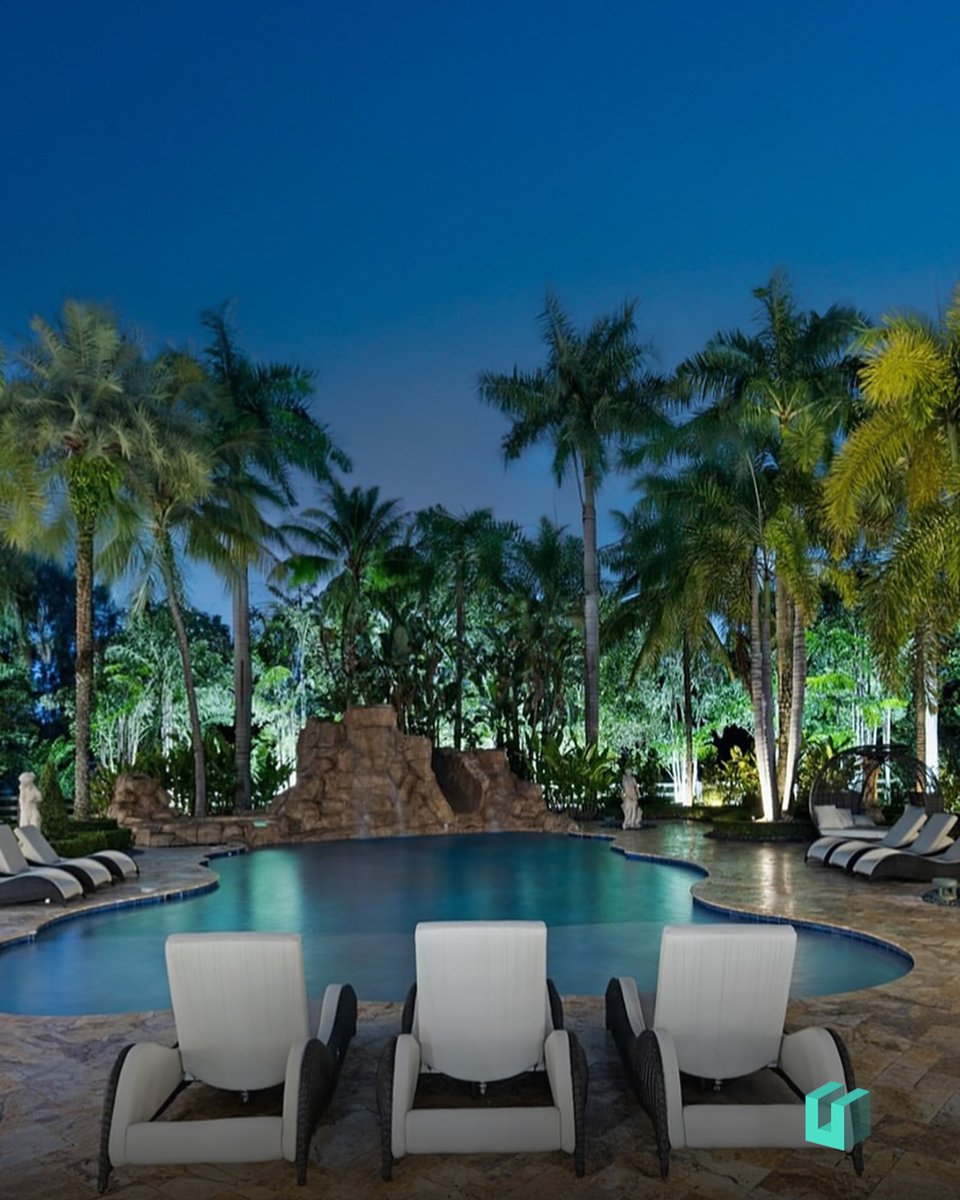 UrbanSplatter's tweet image. Rick Ross just listed his Florida estate for $6.5 Million 👀

💰 Net Worth: $150 Million

The 8,675 SqFt home includes 6 beds, 7 baths, a 9-car garage, theater, and resort-style pool.

#RickRoss #FloridaRealEstate #CelebrityHomes #LuxuryRealEstate