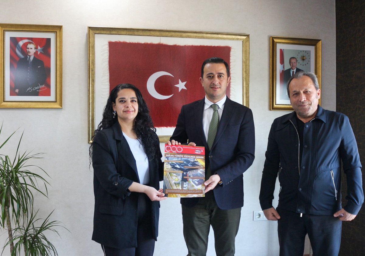 Mega Global Değişim Dergisi İmtiyaz Sahibi Ali Telefon, Yayın Başkanı İlkay Telefon ve Genel Yayın Yönetmeni Melodi Dalgın, İl Sağlık Müdürümüz Uzm. Dr. Mustafa Ekici’yi makamında ziyaret etti.

Ziyarette, derginin "Sağlıklı Türkiye Yüzyılında Mersin" bölümünde yer alan;