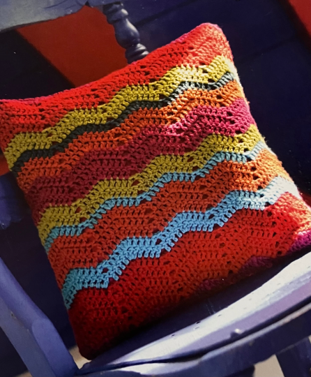 DDCrochetDesign's tweet image. Crochet Chevron Cushion 🌈

A bright and cheerful project, ideal for using up leftover yarn. Finished with a neat buttoned back, it’s a lovely way to add colour to your home or to make as a present for a loved one 🧶

dwcrochetpatterns.etsy.com/uk/listing/100…

#MHHSBD #craftbizparty #crafts #fyp