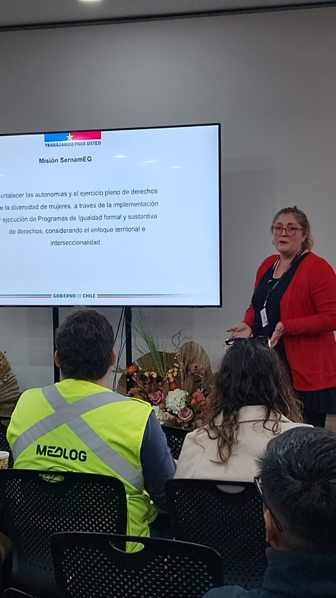 Gran oportunidad 💬✨

Desde Sernameg presentamos nuestro trabajo en autonomía económica a COLSA, Comunidad Logística de San Antonio 🚢🤝

Seguimos articulando esfuerzos para abrir más oportunidades para las mujeres 💪🌱